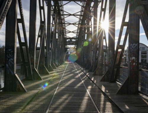 Magdeburg – lens flare on the vertical lift bridge